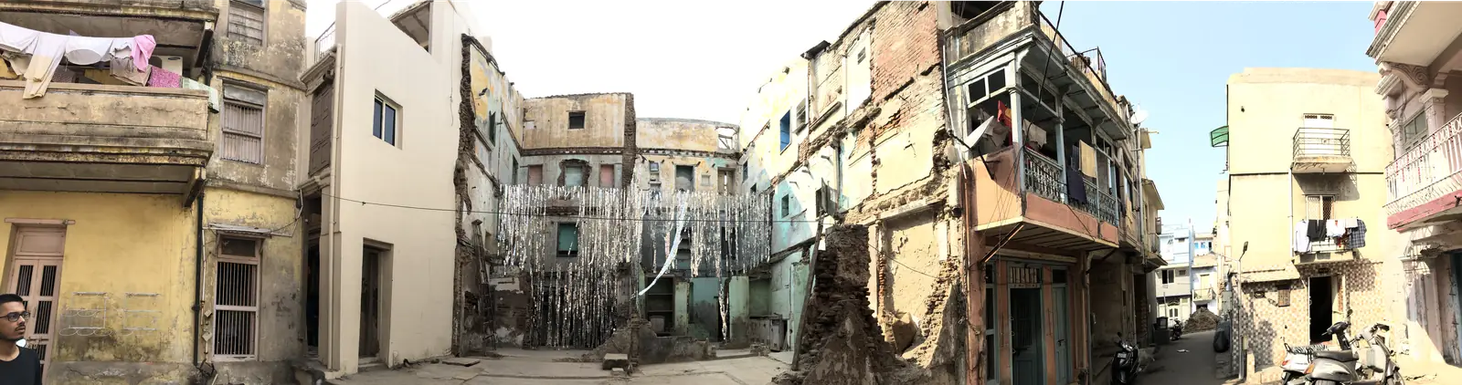 Dhal Ni Pol, Ahmedabad — the courtyard the installation was strung across